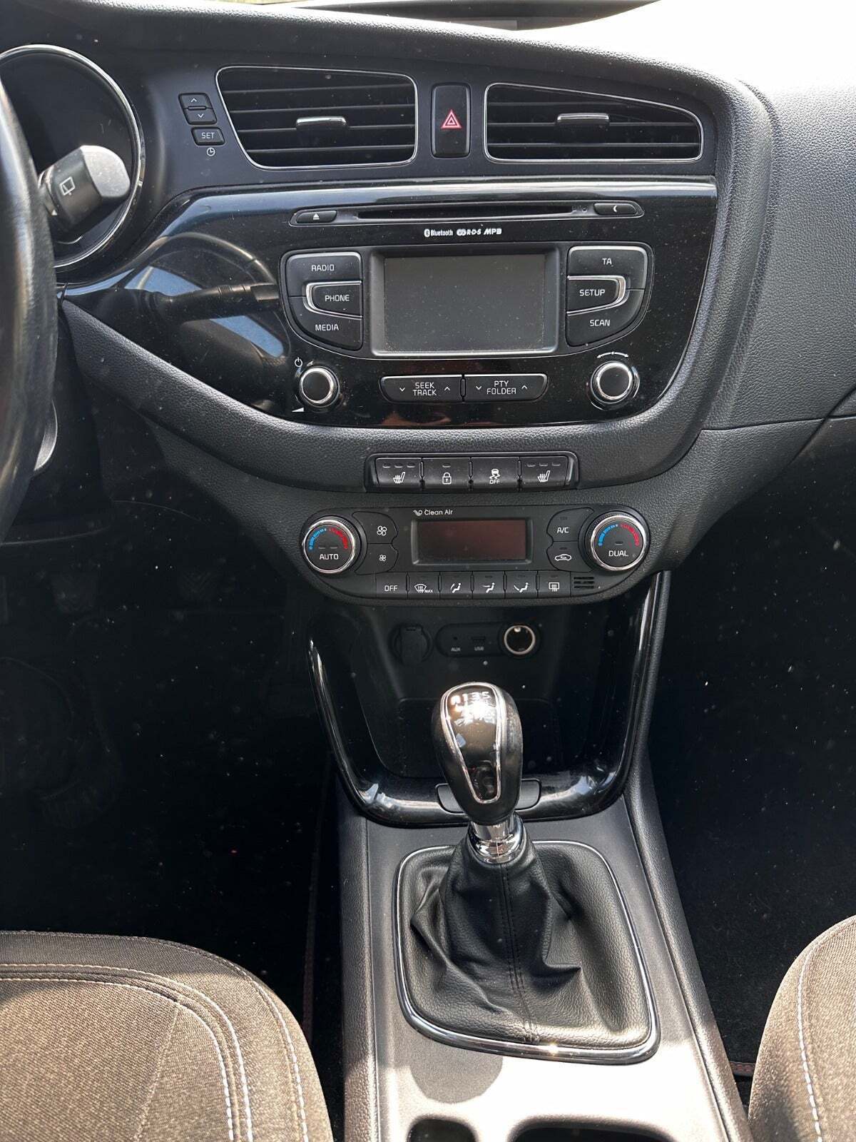 Grå Kia Ceed fra 2013