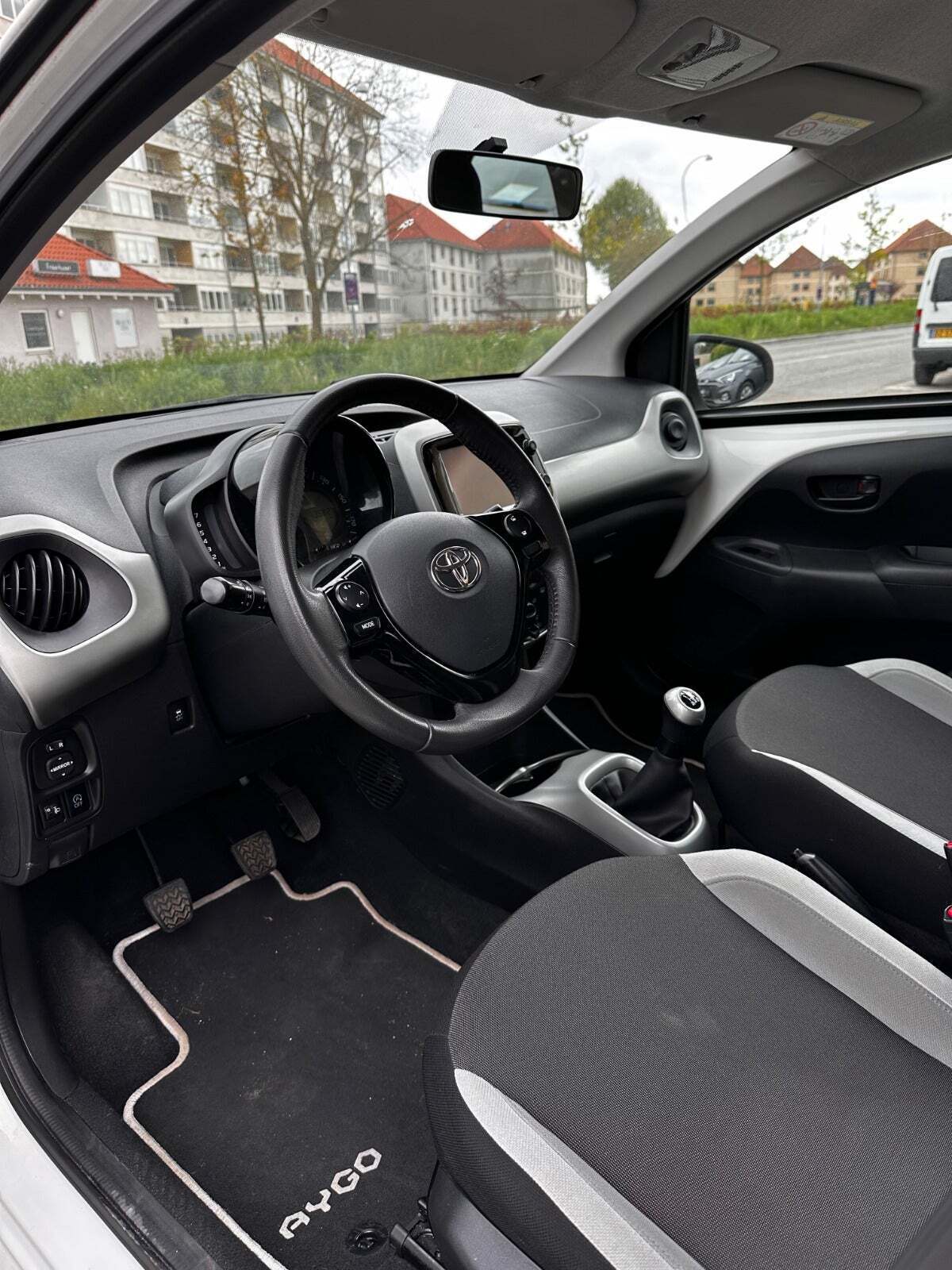 Hvid Toyota Aygo fra 2014