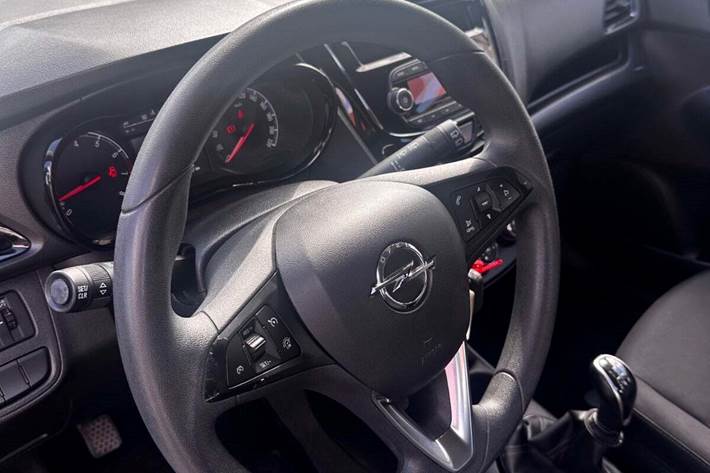 Grå Opel Karl fra 2016