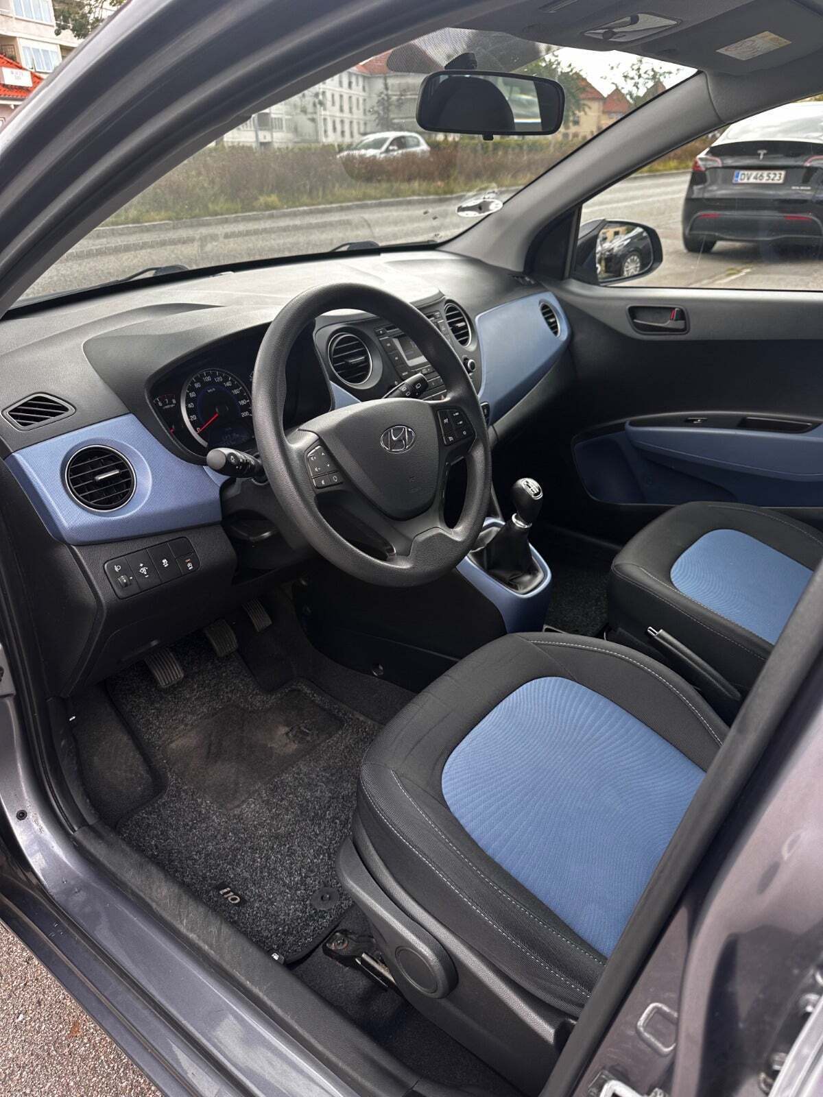 Grå Hyundai i10 fra 2016