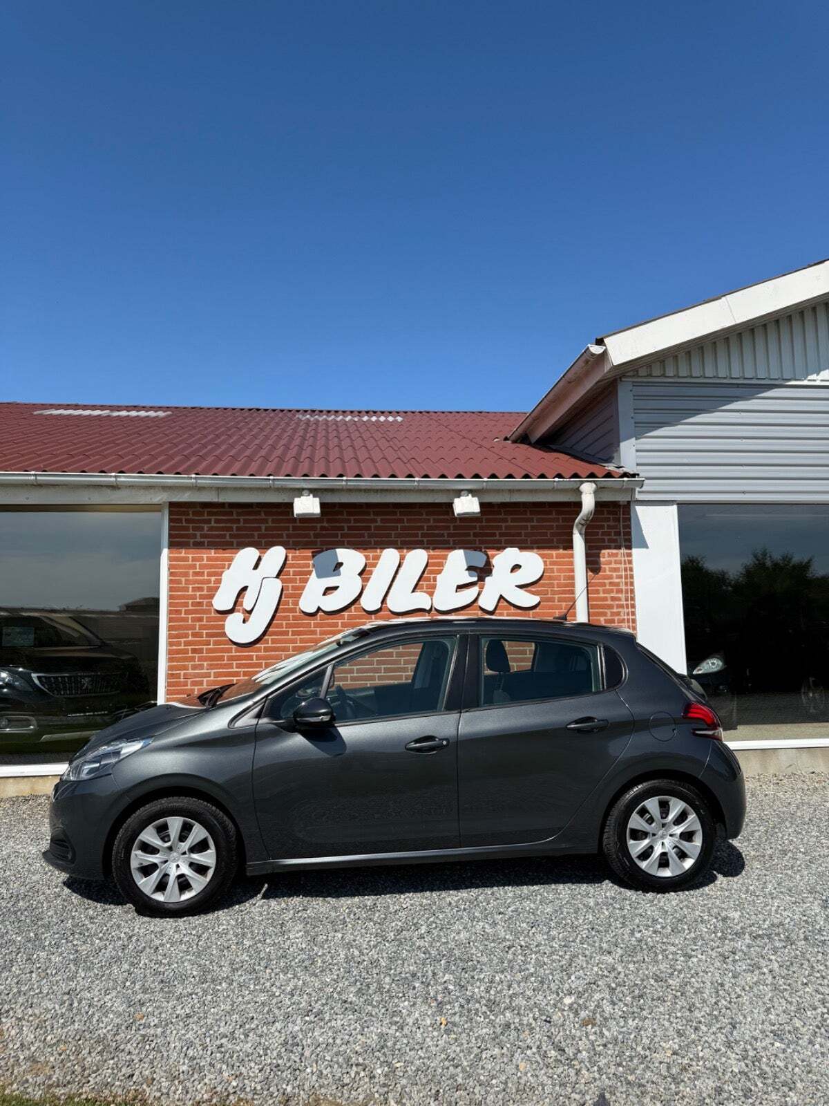 Grå Peugeot 208 fra 2015