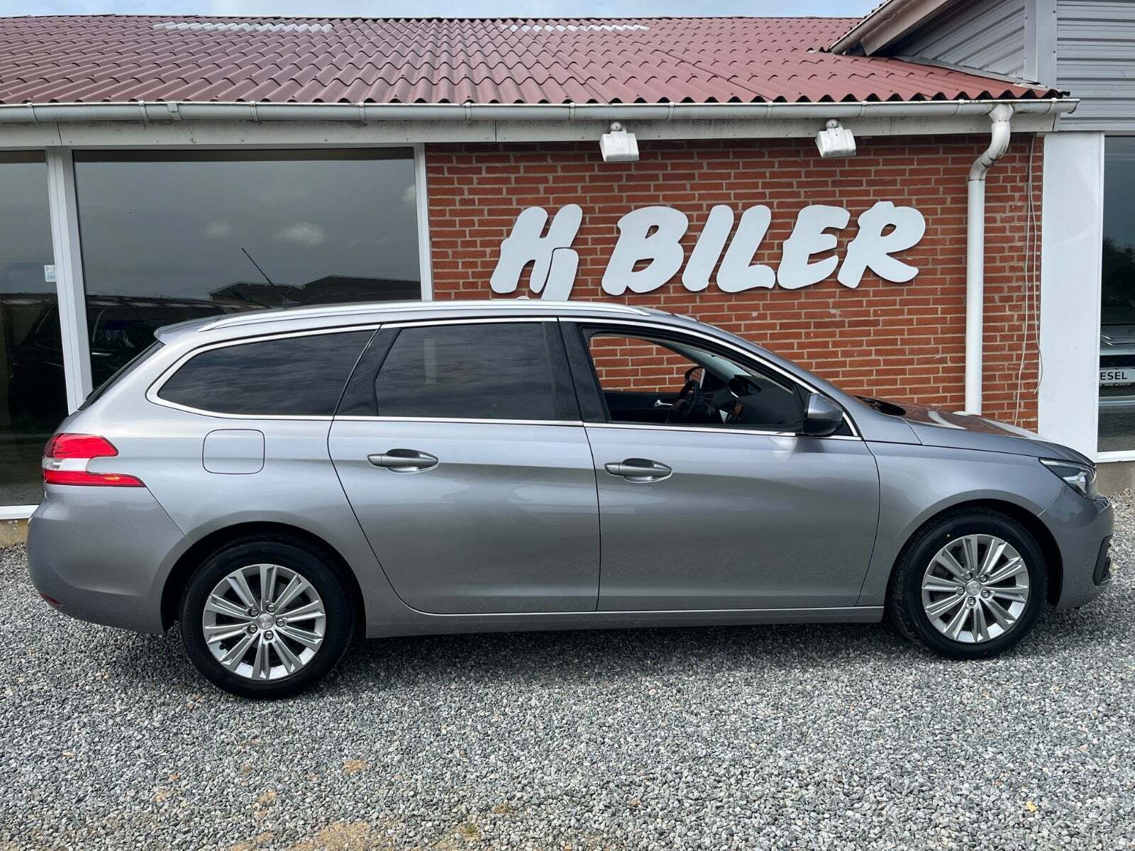 Sølv Peugeot 308 fra 2017