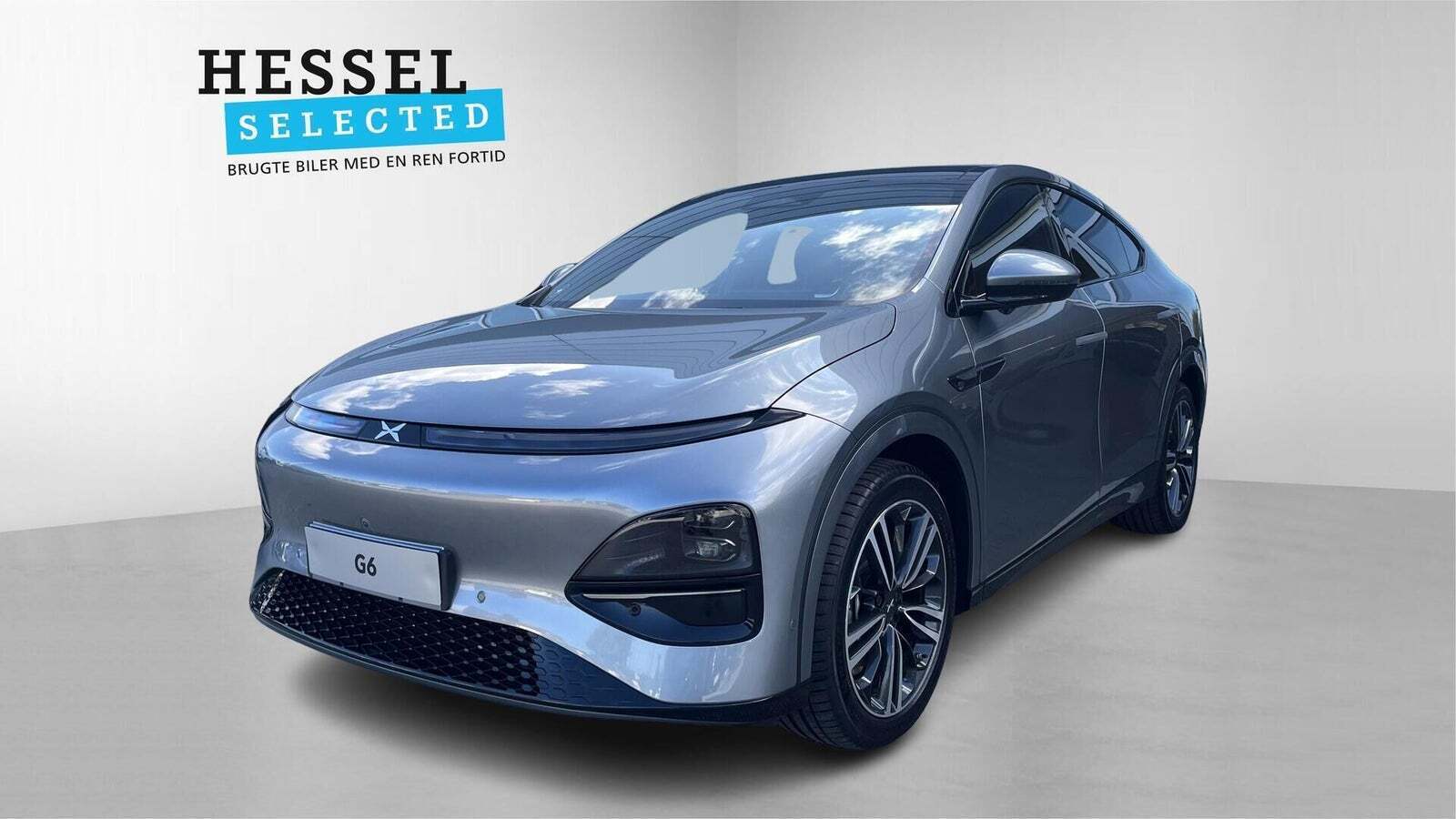 Grå Xpeng G6 fra 2024 set udefra