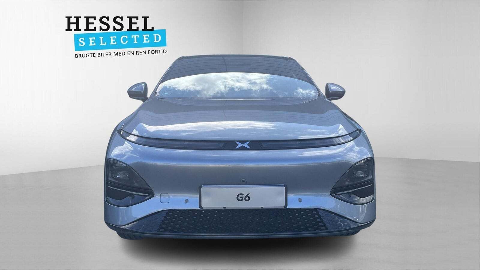 Grå Xpeng G6 fra 2024 set udefra