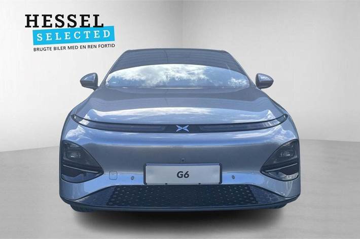 Grå Xpeng G6 fra 2024 set udefra