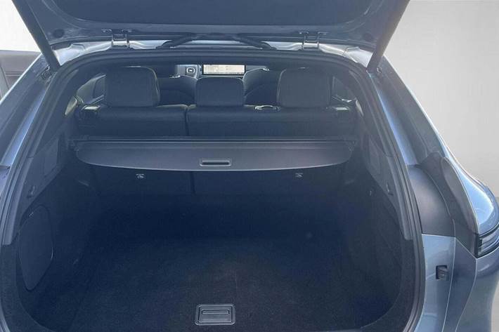 Grå Xpeng G6 fra 2024 set indefra