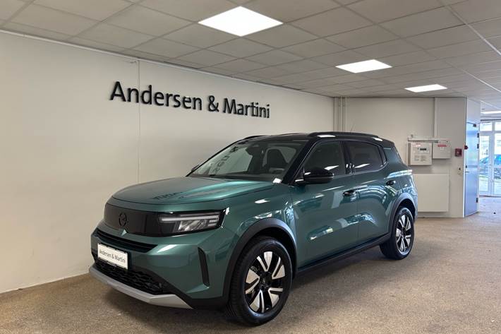 Grøn Opel Frontera fra 2025 set udefra