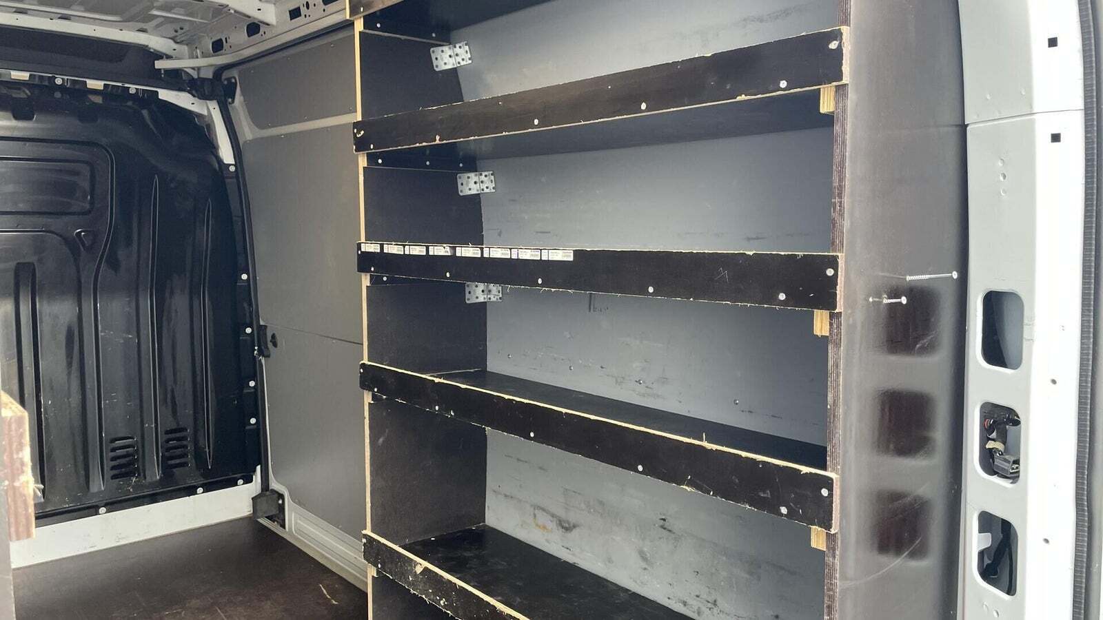 Hvid Renault Master V T33 fra 2024 set udefra