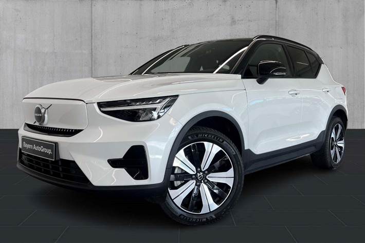 Hvid Volvo XC40 fra 2022 set udefra