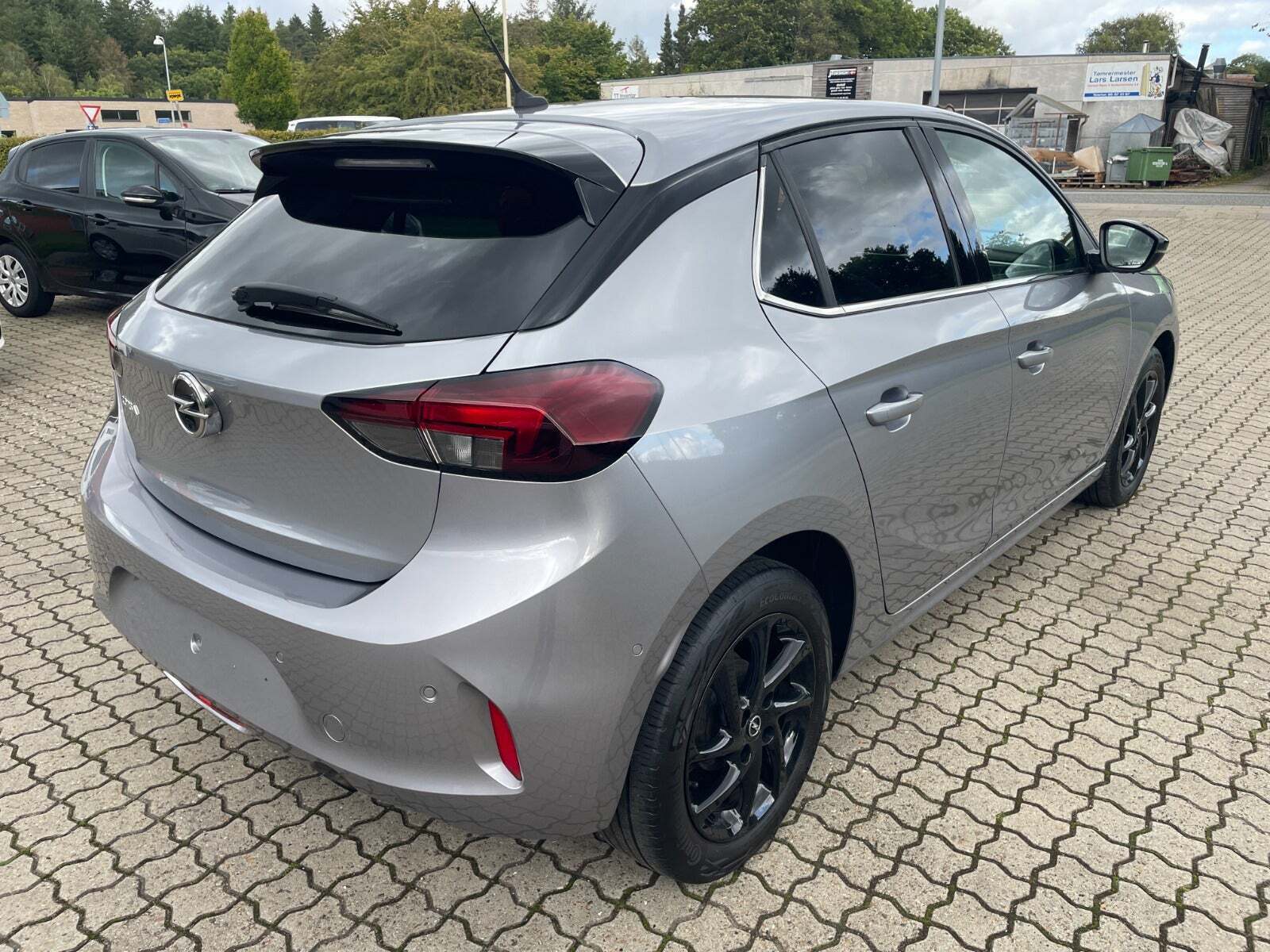 Grå Opel Corsa fra 2020