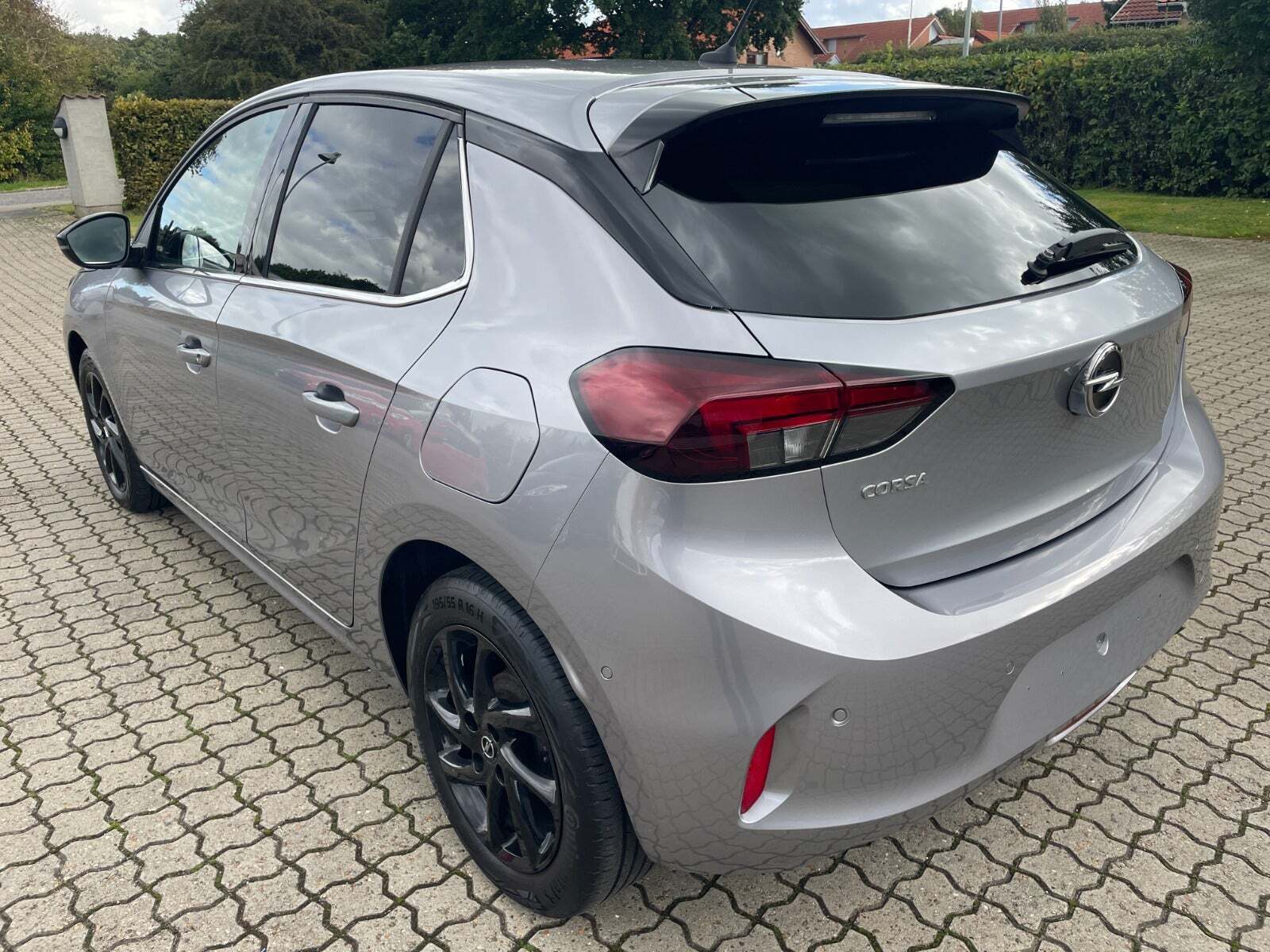 Grå Opel Corsa fra 2020