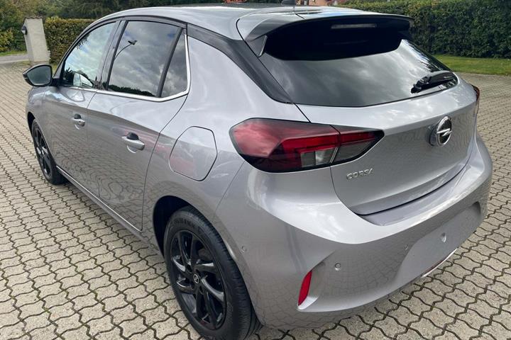 Grå Opel Corsa fra 2020