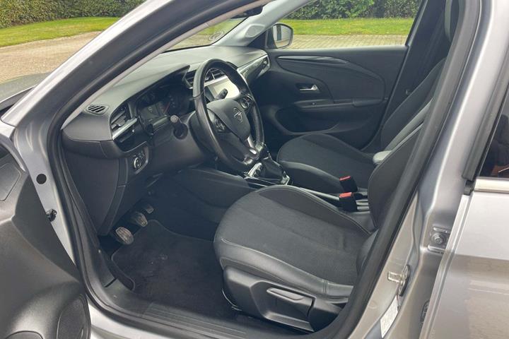 Grå Opel Corsa fra 2020