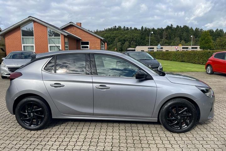 Grå Opel Corsa fra 2020