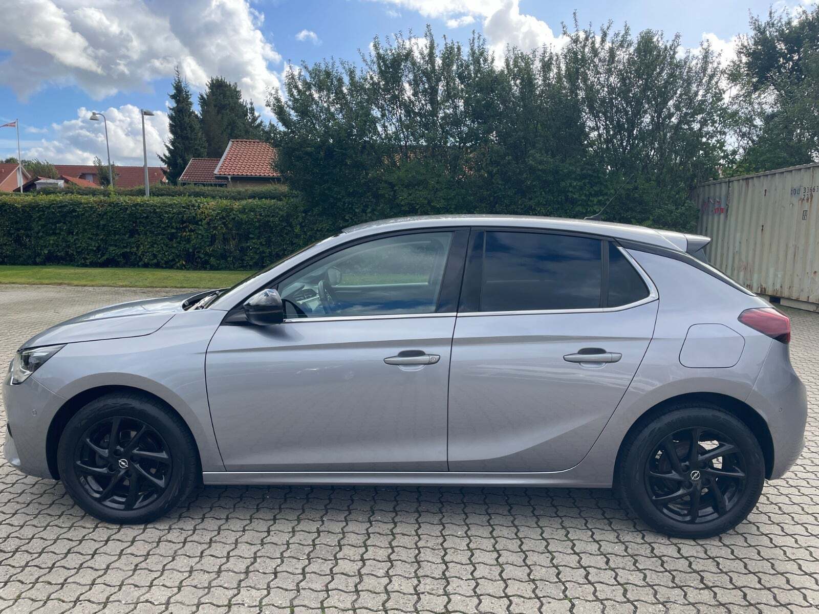 Grå Opel Corsa fra 2020