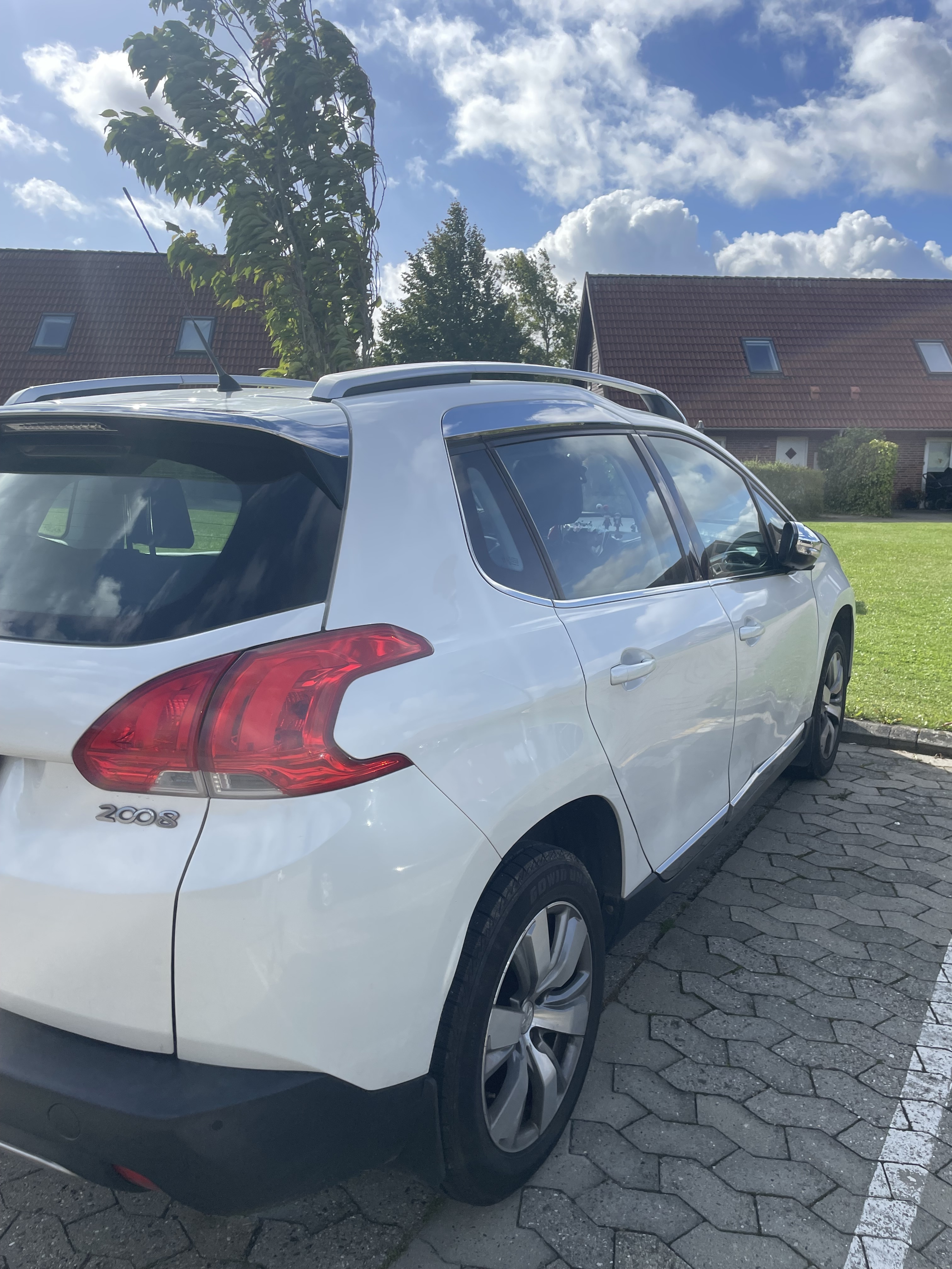 Hvid Peugeot 2008 fra 2014
