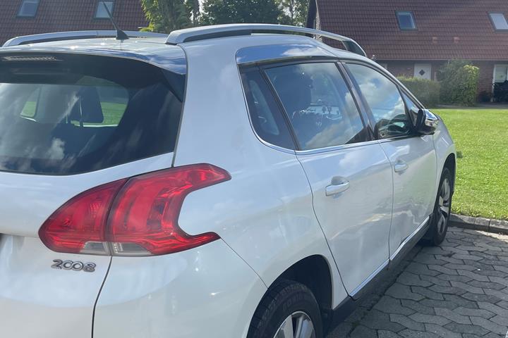 Hvid Peugeot 2008 fra 2014