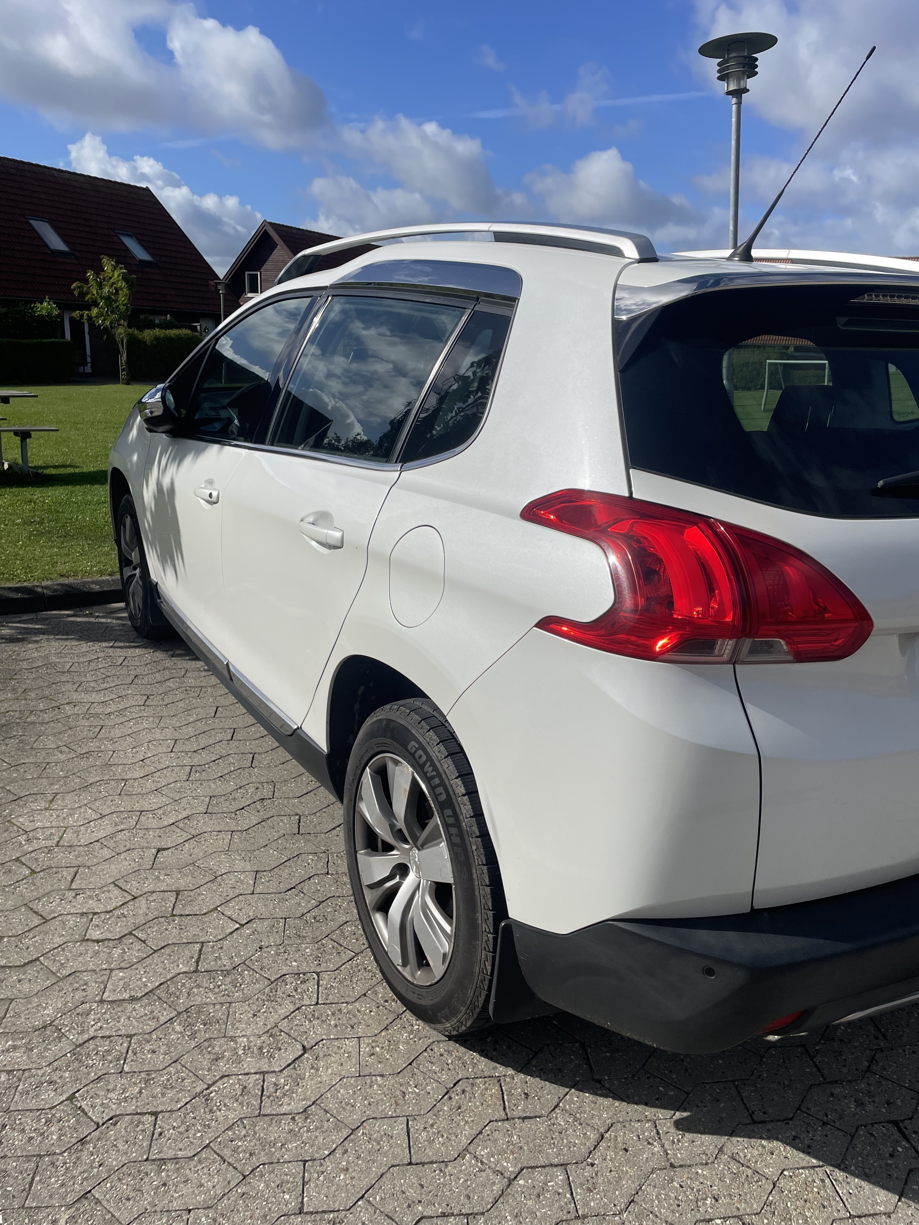 Hvid Peugeot 2008 fra 2014