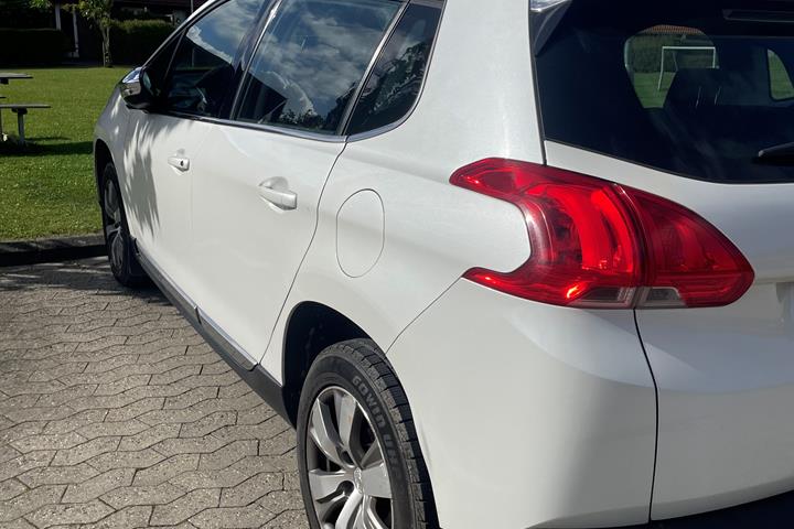 Hvid Peugeot 2008 fra 2014