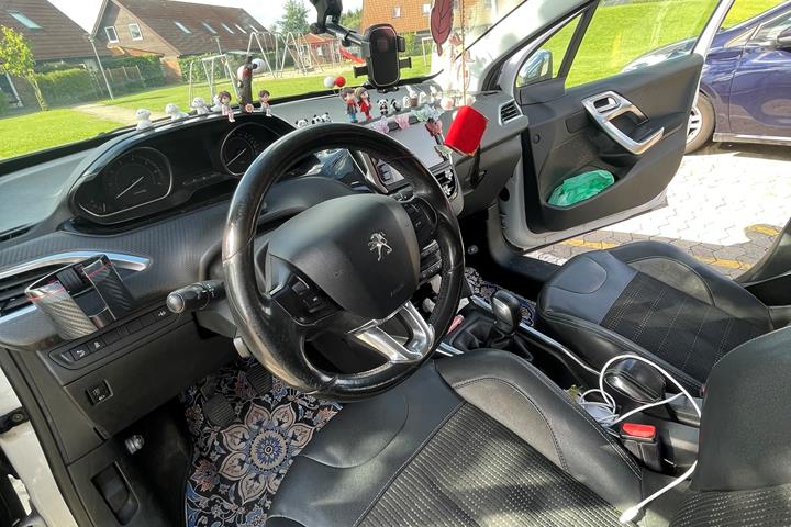 Hvid Peugeot 2008 fra 2014