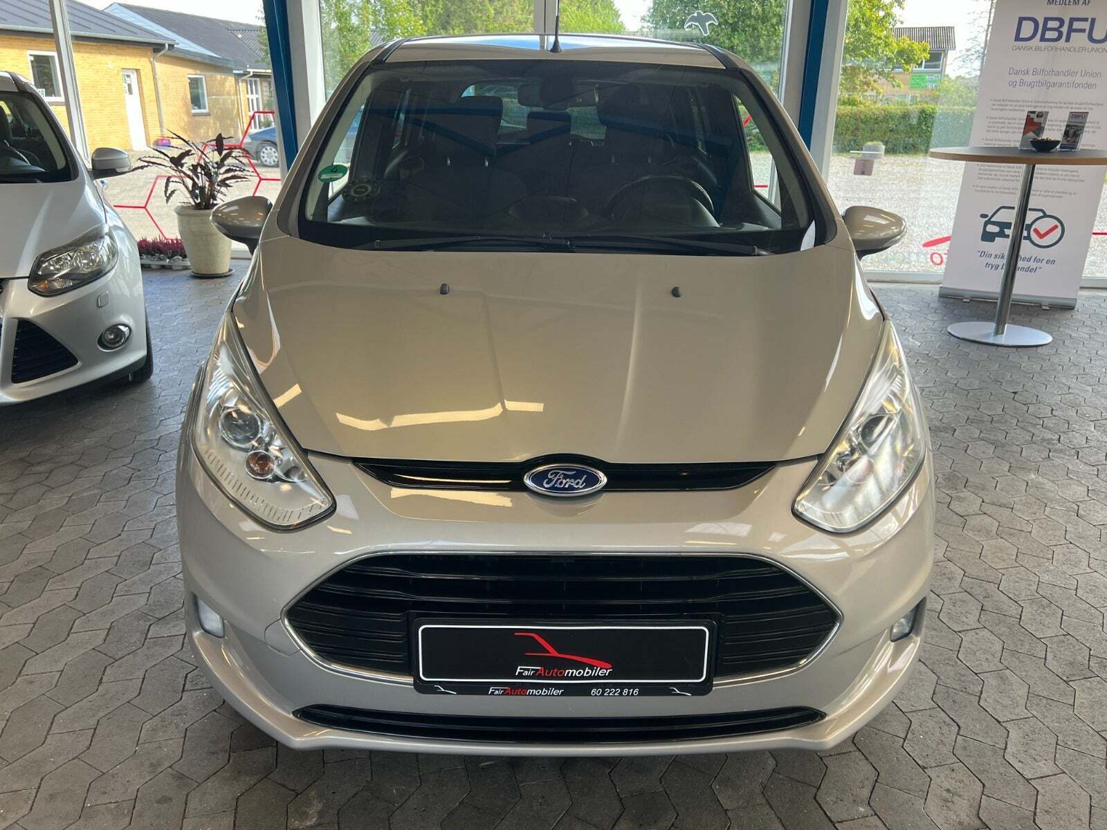 Orange Ford B-MAX fra 2012