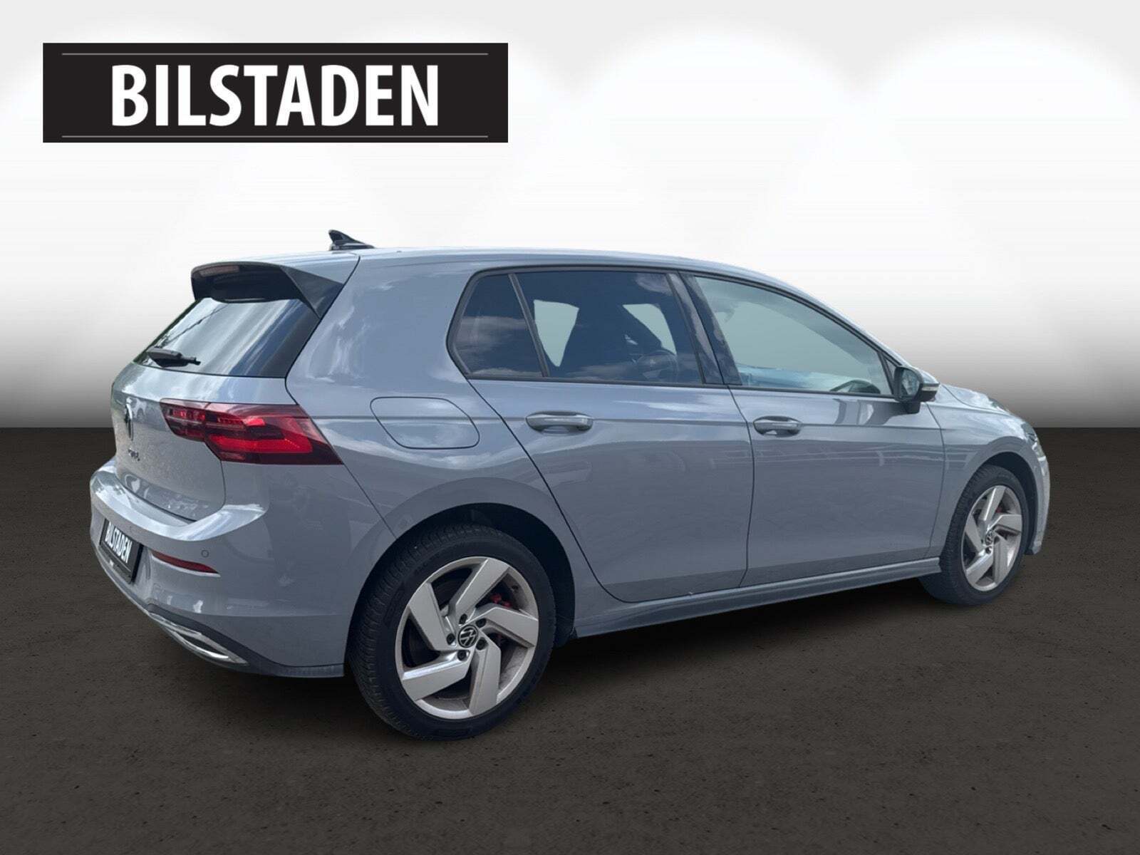 Grå VW Golf VIII fra 2021