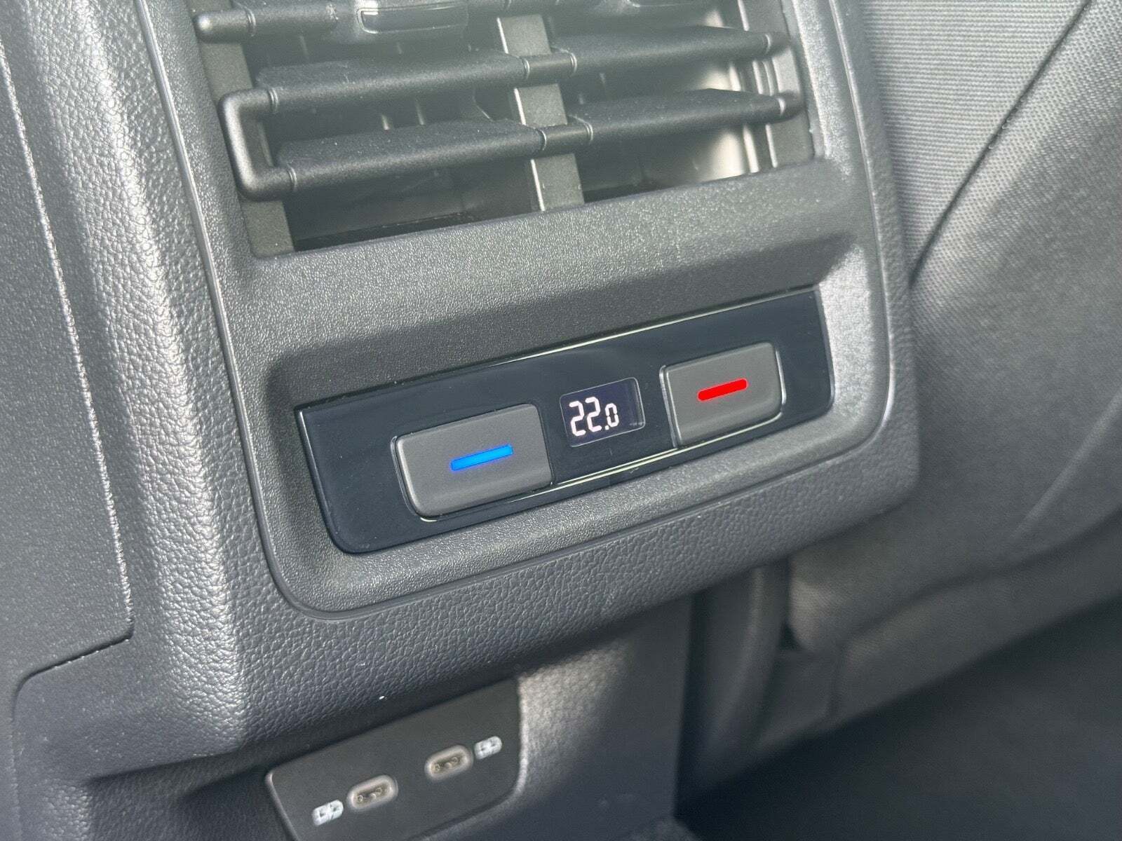 Grå VW Golf VIII fra 2021