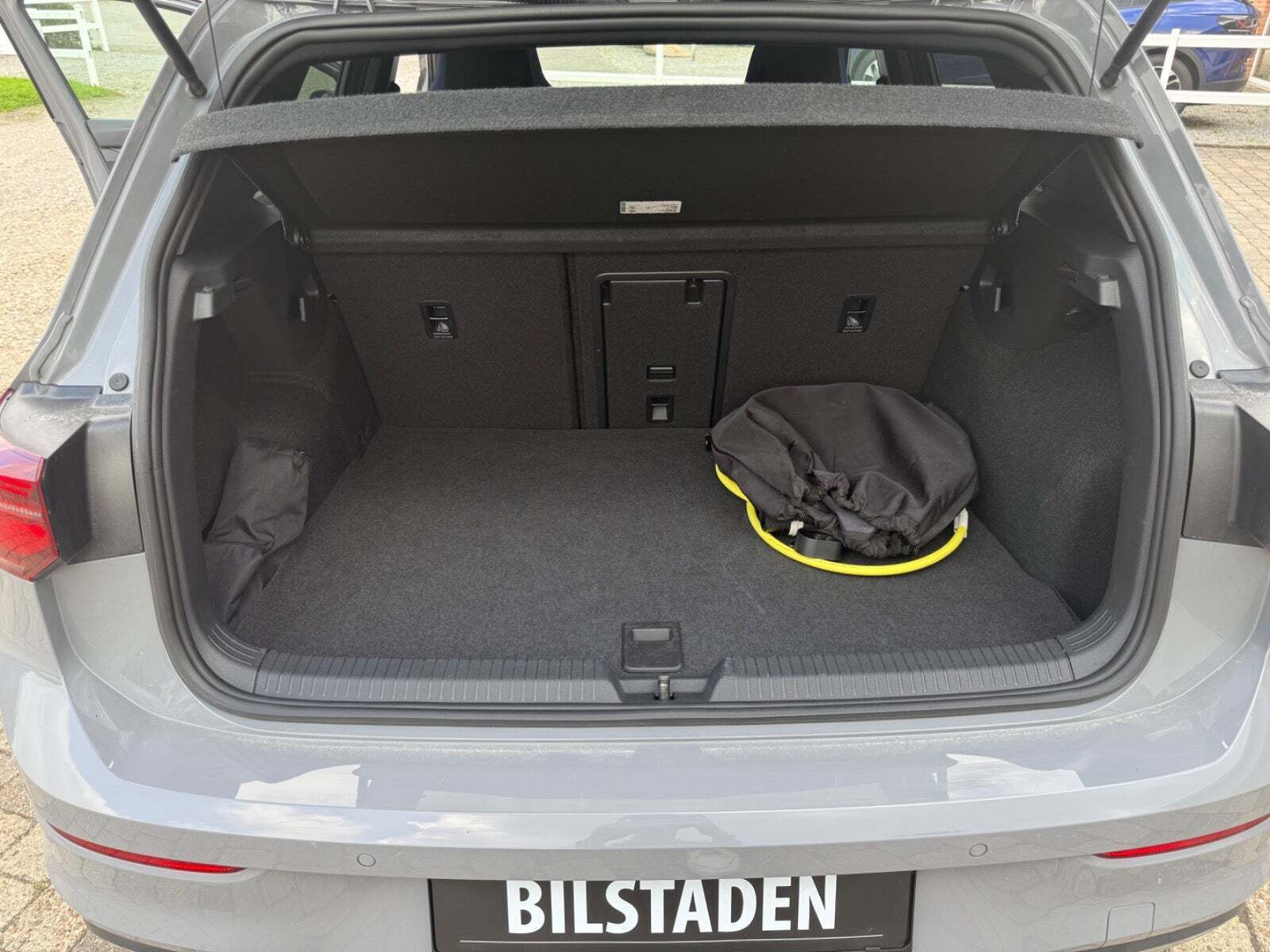 Grå VW Golf VIII fra 2021