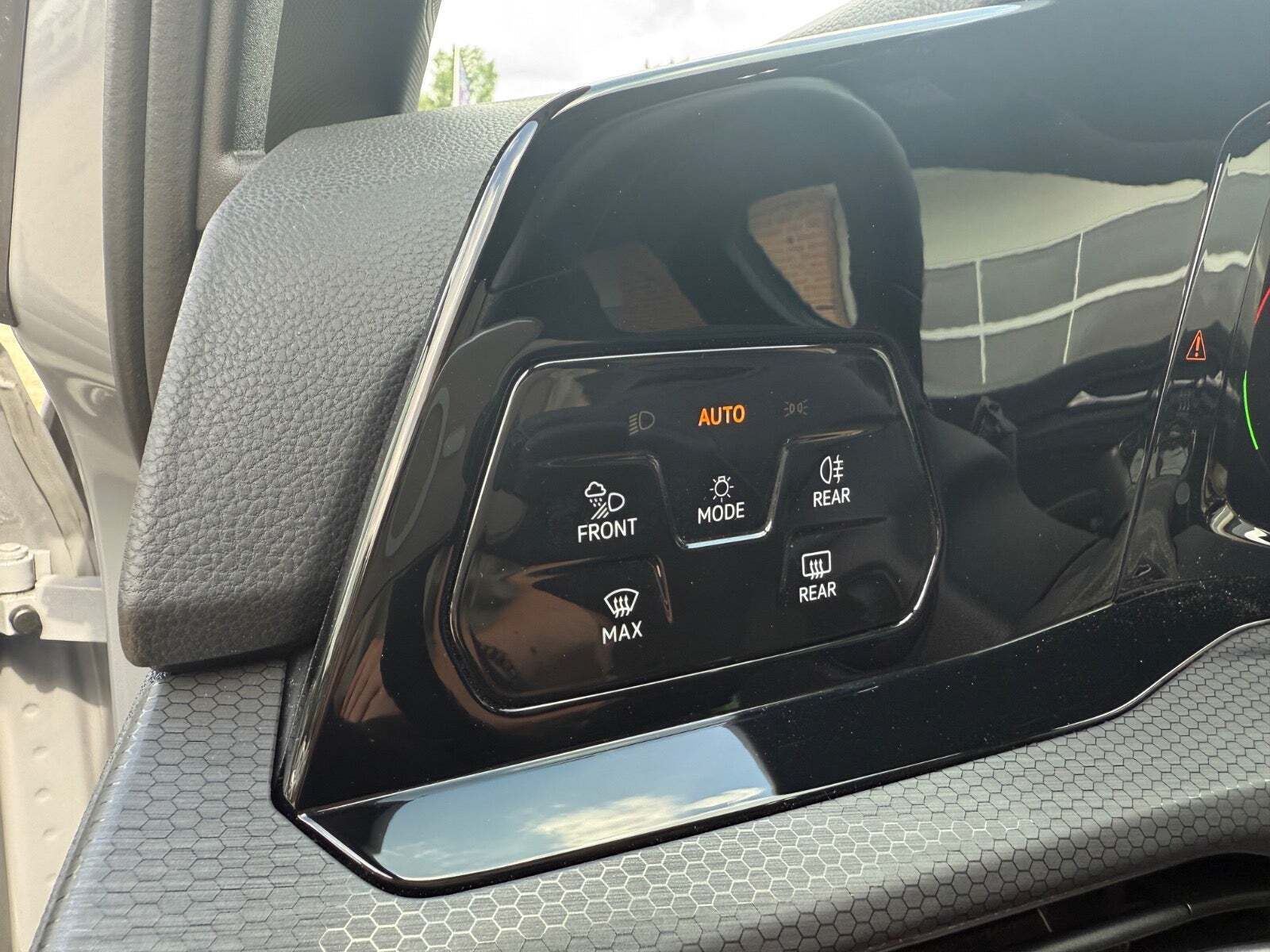 Grå VW Golf VIII fra 2021