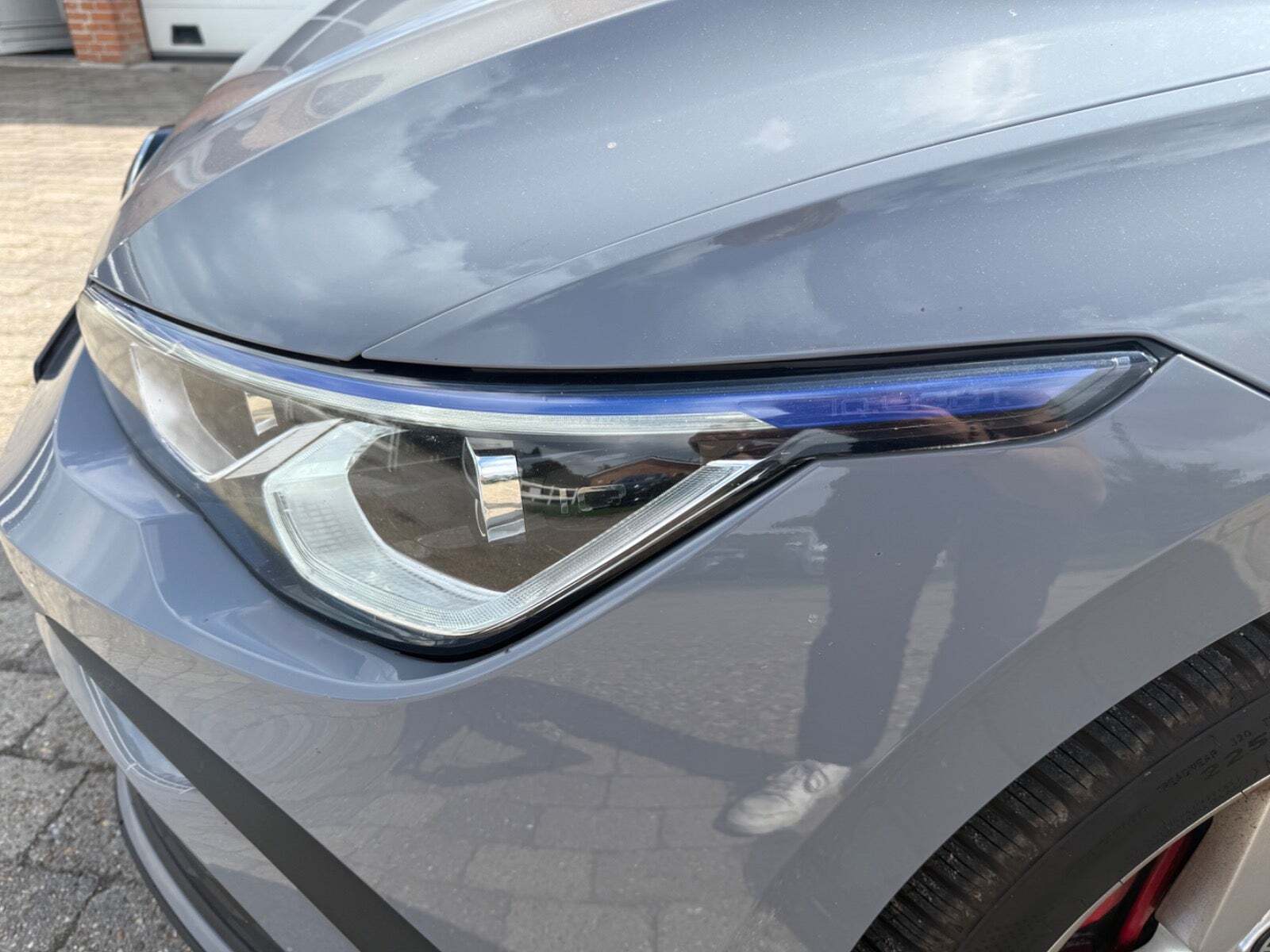 Grå VW Golf VIII fra 2021