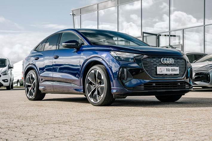 Blå Audi Q4 e-tron fra 2023 set udefra