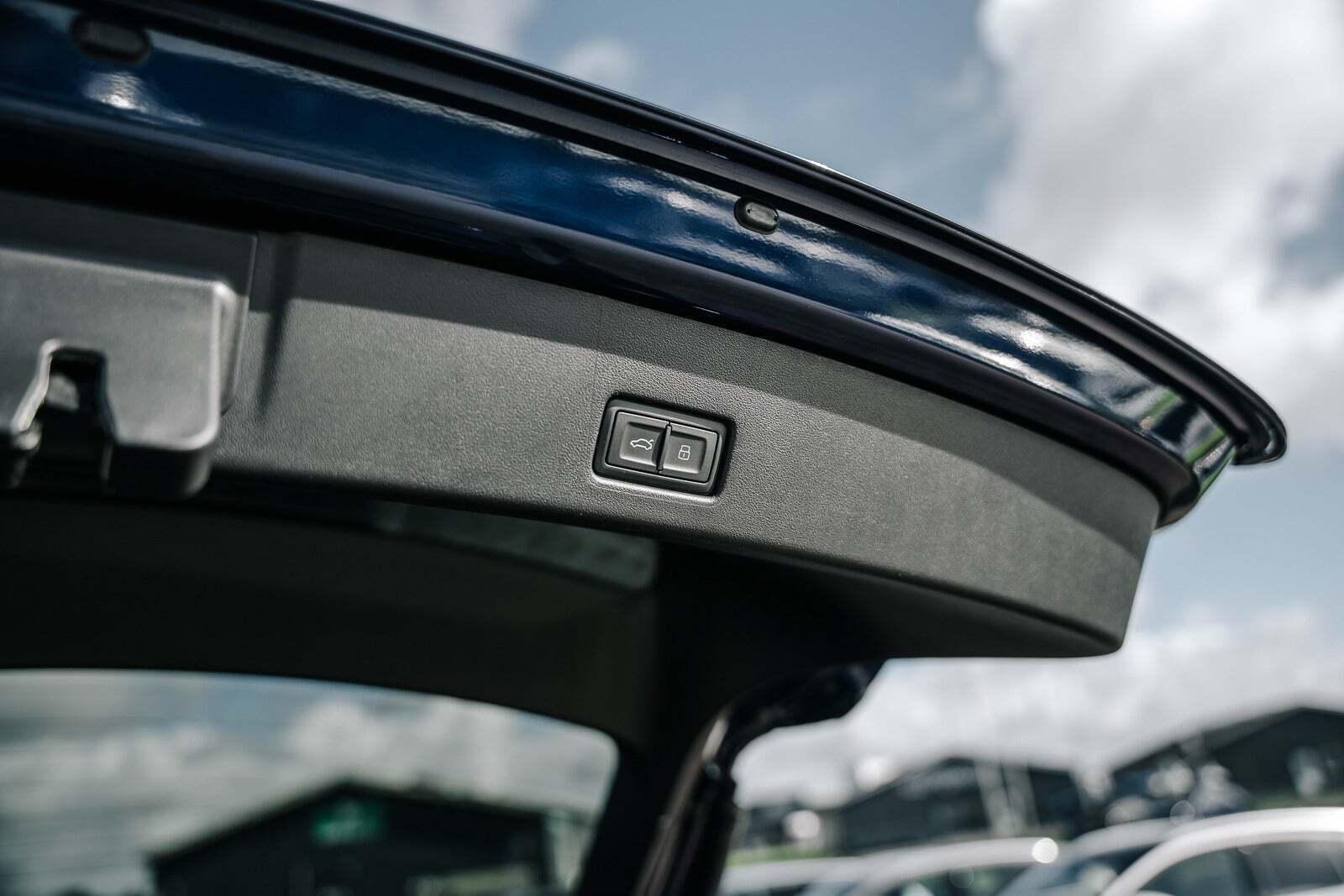 Blå Audi Q4 e-tron fra 2023