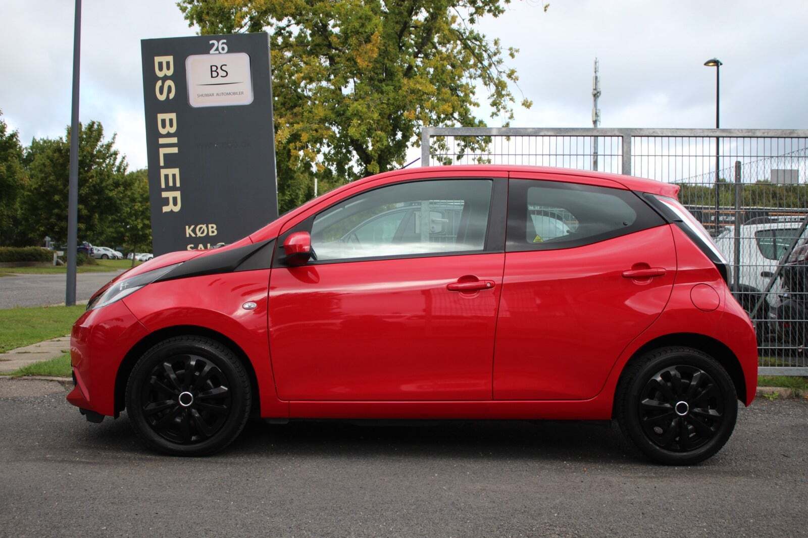 Rød Toyota Aygo fra 2017