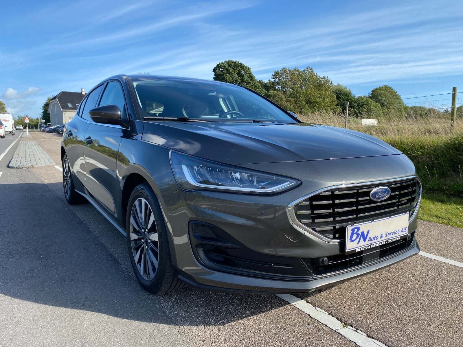 Grå Ford Focus fra 2022 set udefra
