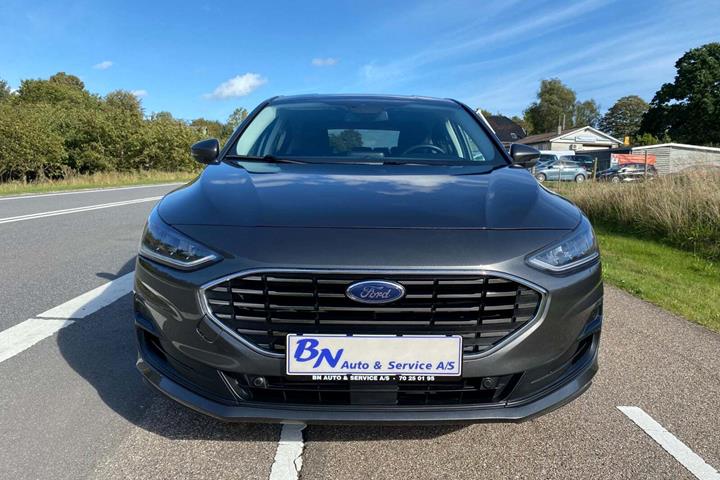 Grå Ford Focus fra 2022 set udefra