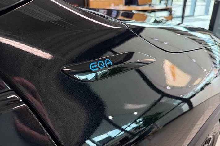 Sort Mercedes EQA250 fra 2022