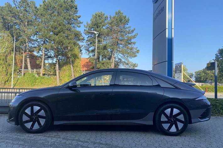 Grå Hyundai Ioniq 6 fra 2025