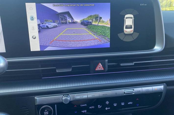 Grå Hyundai Ioniq 6 fra 2025 set indefra