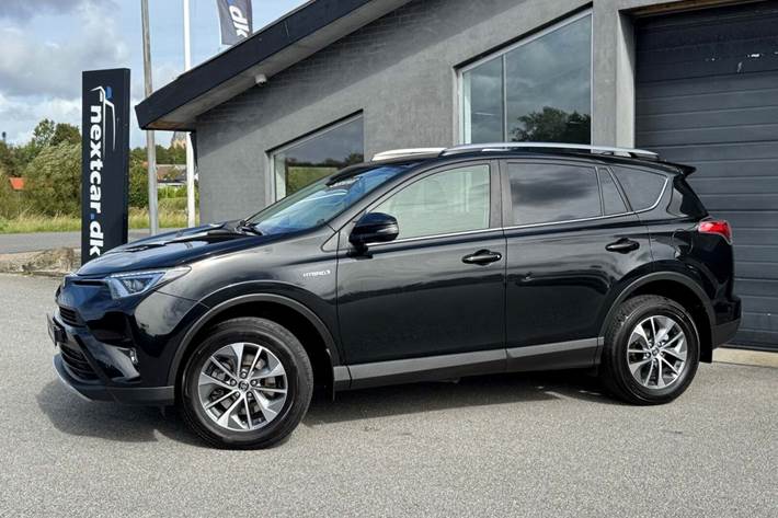 Grå Toyota RAV4 fra 2018