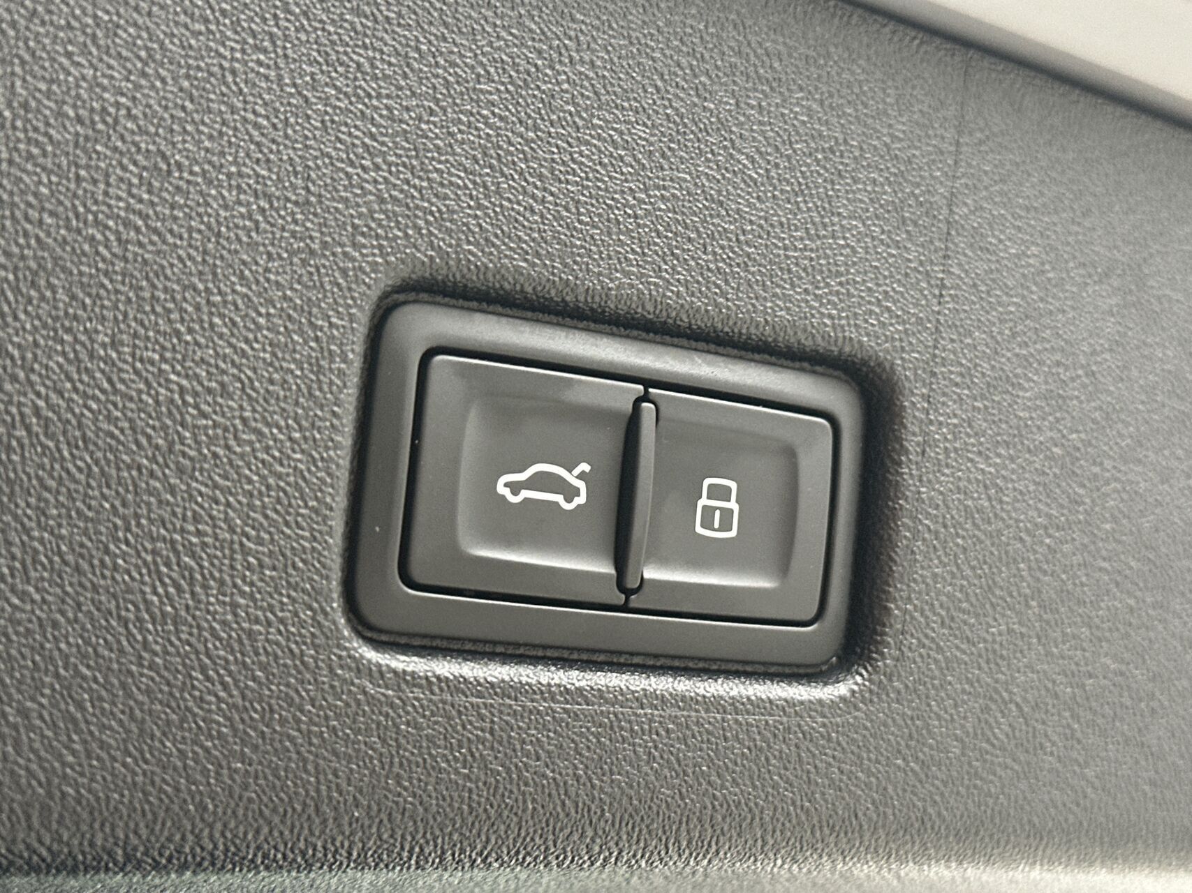 Grå Audi Q4 fra 2024