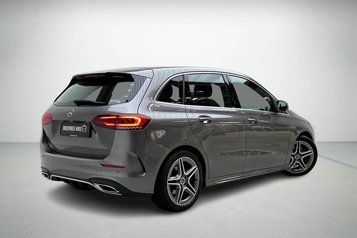 Grå Mercedes B200 fra 2020