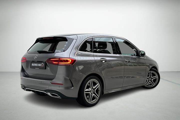 Grå Mercedes B200 fra 2020
