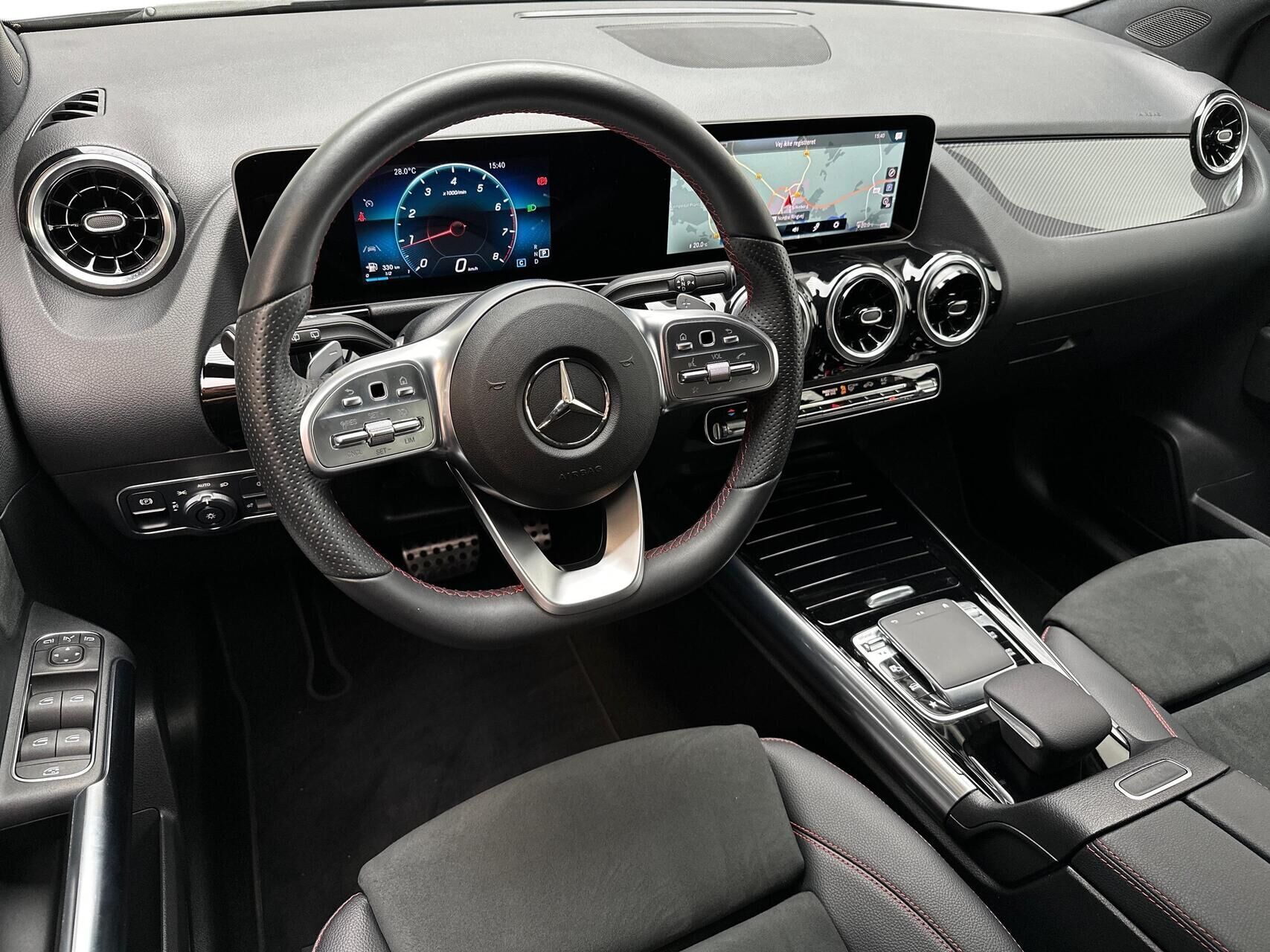 Grå Mercedes B200 fra 2020