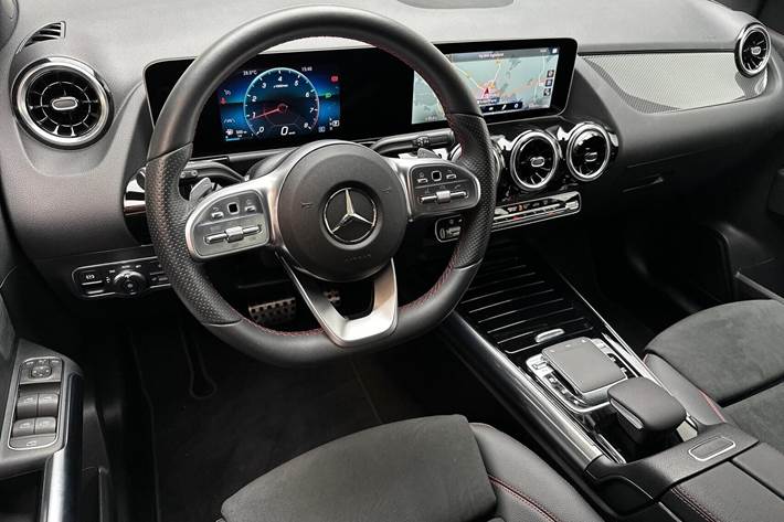 Grå Mercedes B200 fra 2020