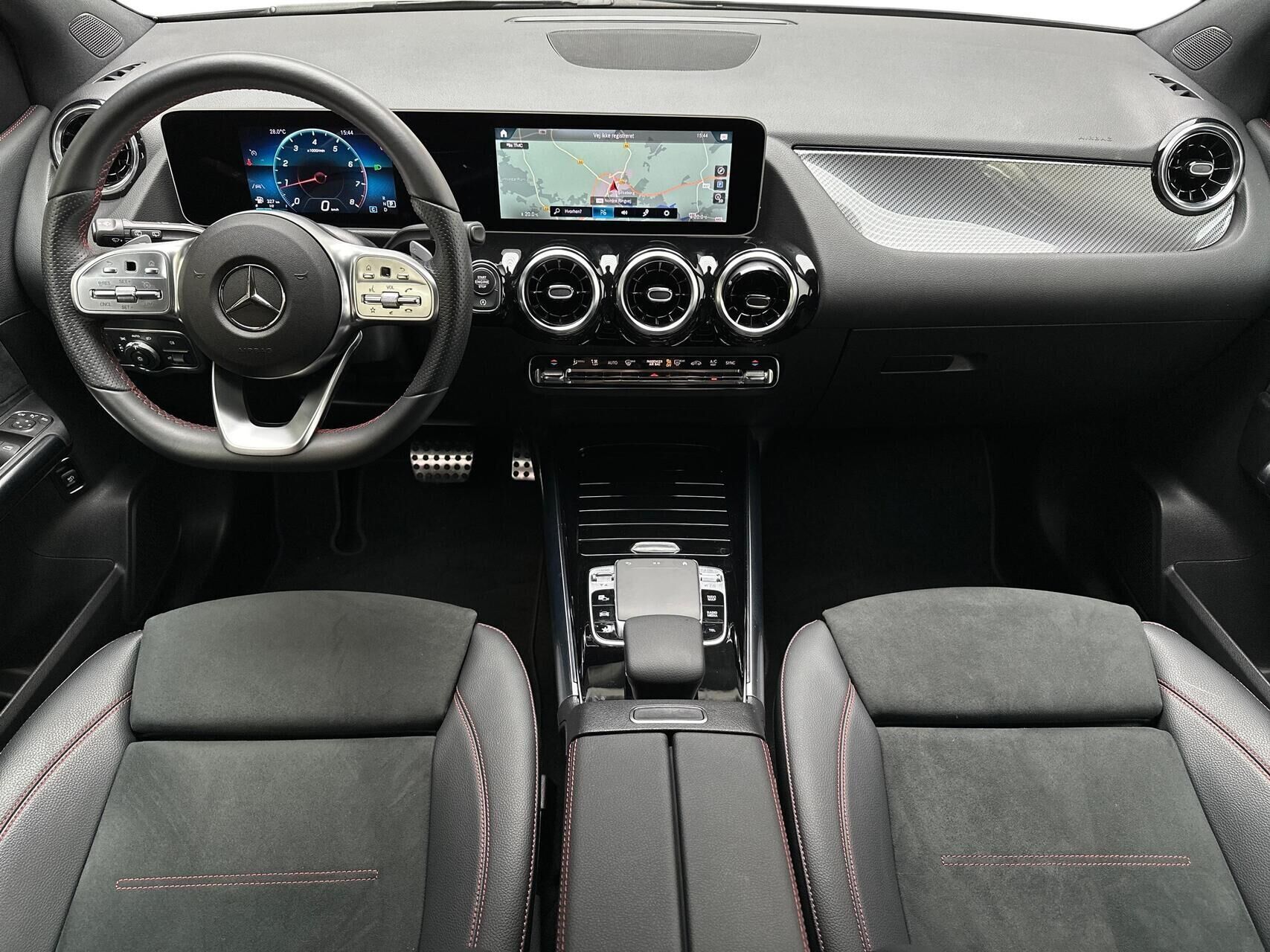 Grå Mercedes B200 fra 2020