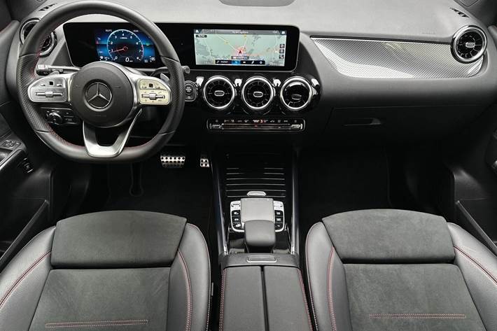 Grå Mercedes B200 fra 2020