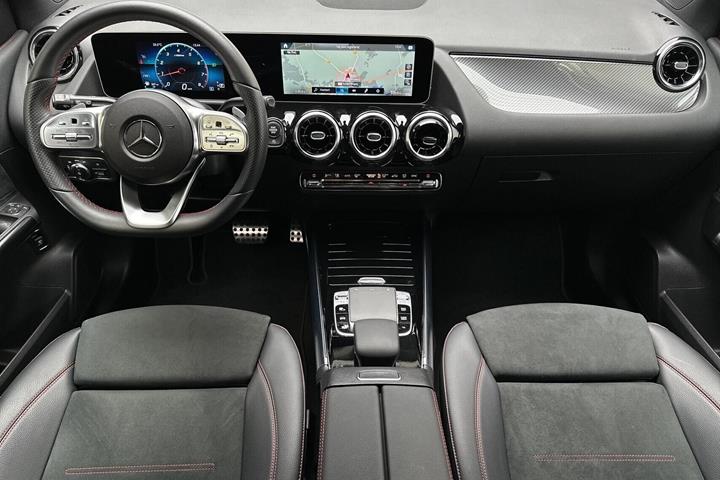 Grå Mercedes B200 fra 2020