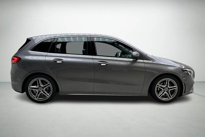 Grå Mercedes B200 fra 2020