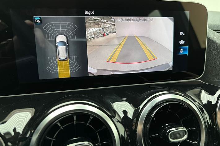 Grå Mercedes B200 fra 2020