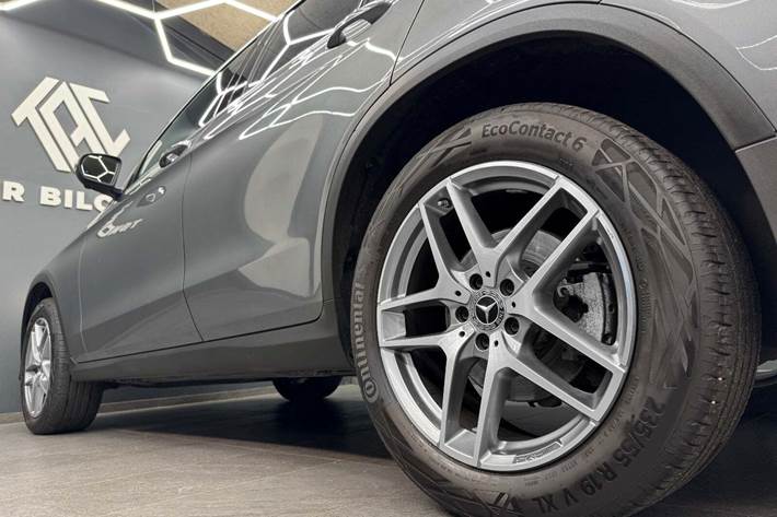 Grå Mercedes GLC350 d fra 2018